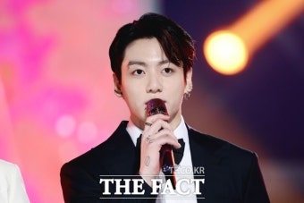방탄소년단 정국, 팬송 듣고 눈물...