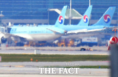다시 찾아온 폭염... 이글대는 활주로 [TF사진관]