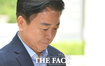 '고개 떨군' 노웅래 의원 [포토]