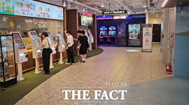 [이건뭐지?] 영화관 데이트하고 부부는 침울해졌다 (영상)