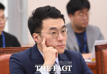 국회 교육위 참석해 웃음 짓는 김남국 [TF사진관]