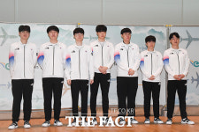 'e스포츠 첫 금메달 정조준' 출국하는 한국 LOL 국가대표단 [TF사진관]