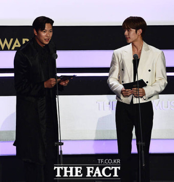 [TMA포토] 나인우-유선호 '넥스트리더상 시상자로 나선 훈남 배우들'