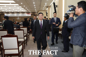 국방위 국감 '시작도 못하고 파행'…떠나는 신원식 장관 [TF사진관]
