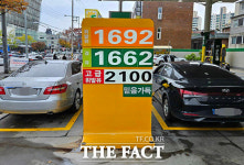 국제유가 약세…기름값 4주 연속 하락 [TF사진관]