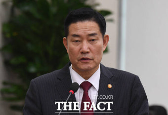 신원식 장관 '주식문자'... 