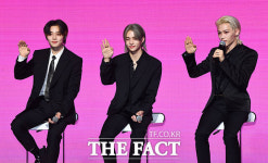 포인트 안무 선보이는 아이엔-현진-필릭스 [포토]