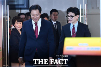 '범죄 피해자 원스톱 솔루션센터' 업무협약 참석하는 오세훈-한동훈 [포토]