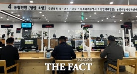 문 열자마자 왔어요…행정전산망 복구 첫날 주민센터 북적