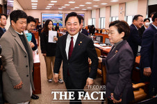 굿바이 국토위…환한 표정으로 작별 인사하는 원희룡 장관 [TF포착]
