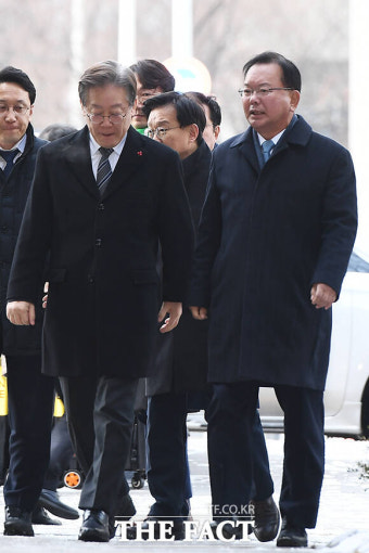 '당 통합 방안 논의를 위한' 비공개 회동 갖는 이재명-김부겸 [TF사진관]