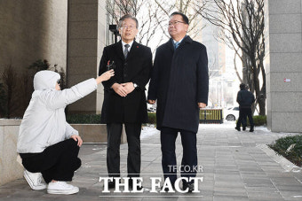 '당 통합 방안 논의를 위한' 비공개 회동 갖는 이재명-김부겸 [TF사진관]