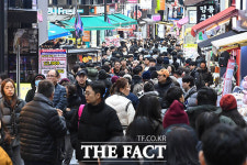 발 디딜 틈이 없는 명동거리 [포토]