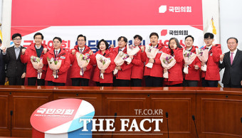 '전직 장·차관 4명 포함' 국민의힘 인재영입위 첫 환영식 [TF사진관]