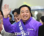 빅텐트 시동거는 제3지대···용산역에서 합동 설 귀성인사 [TF사진관]
