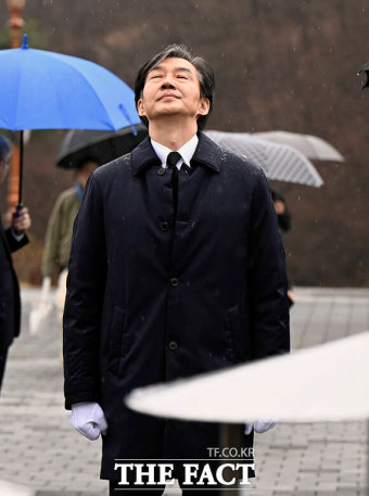 5.18 묘지 찾은 조국, 광주 출마 