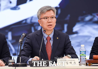 모두발언 하는 김택우 의협 비상책위원장 [포토]