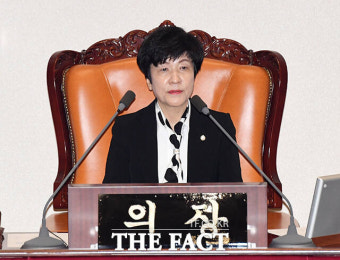 '탈당 선언' 김영주 부의장...굳은 표정으로 본회의 주재 [TF사진관]