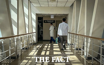 '계속 이어지는 의료공백'에 붐비는 대학병원 [TF사진관]