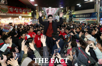 '충청 순회' 한동훈 위원장, 청주 육거리시장 방문 [TF사진관]