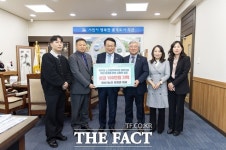 장양원 망성1농장 대표, 익산시 북부노인종합복지관에 100만 원 성금 기탁