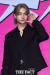 스트레이 키즈 현진, 청각장애인 위해 1억 기부…작은 나눔
