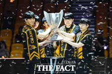 'T1 제압' 젠지...'전무후무' LCK 4연속 우승 [TF사진관]