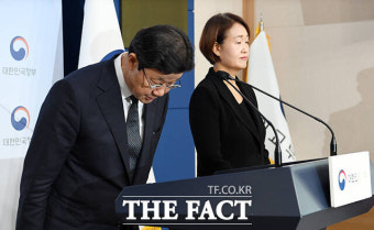 인사하는 노연홍 의료개혁특별위원회 위원장 [포토]