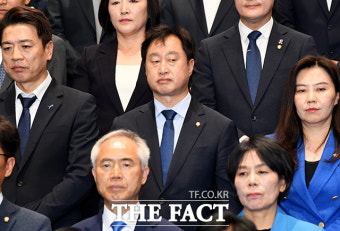 의원총회 참석한 김준혁 의원 [포토]