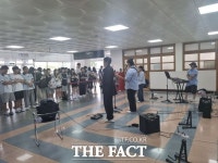 천안두정고 밴드부 ‘쉿마이 베이비캣’ 버스킹 공연