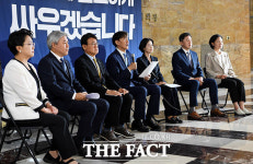 조국 근거 불확실한데 유전 발견됐다고 떠들어, 전형적인 선전전 [TF사진관]