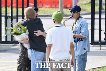 [현장FACT] 진 전역 축하 위해 이것까지 한 BTS 멤버들…'원팀' 증명 (영상)
