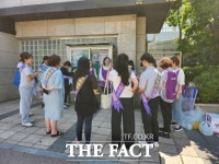경기도여성가족재단, 수원역서 보라데이 연합 캠페인 전개