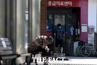 '무기한 휴진' 앞두고 적막한 서울대병원 [포토]