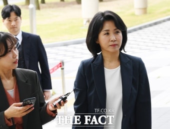 더불어민주당 대표 이재명, 경기도 법카 사적 이용 혐의로 검찰에 기소됐다