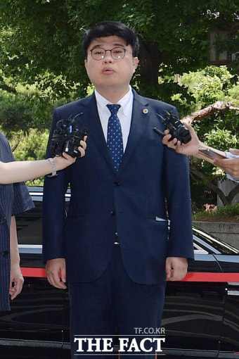 경찰 출석하는 임현택 의협 회장  “내 무죄, 전 국민이 알아”  [TF사진관]