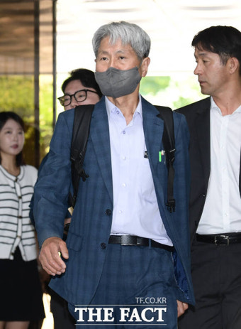 신학림, '윤석열 대통령 명예훼손 혐의' 구속 심사 출석 [TF사진관]