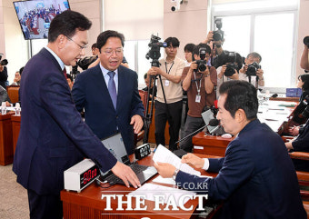 방송3법·방통위법 법사위 통과…'상임위 복귀' 與 반발