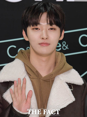 '워너원 출신' 윤지성, 現 소속사와 전속계약 종료