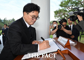 현충원 참배한 우원식 국회의장 