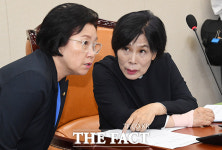 대화하는 김현 간사와 최민희 위원장 [포토]