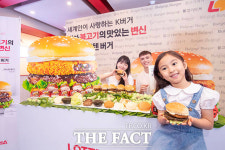 롯데리아, 대표 메뉴의 새로운 라인업 불고기포텐버거 출시 [TF사진관]