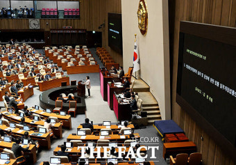 '방통위법' 본회의 상정...필리버스터 돌입한 여당 [TF사진관]