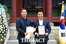 남원시의회 김한수 부의장, 지역 발전･황진장군 선양에 기여 감사패 수상