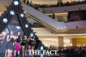 블랙핑크, 데뷔 8주년 축하 세리머니 [TF사진관]