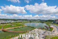 구름 위의 산책…낭만 가득한 시흥시 은계호수공원 [TF 사진관]