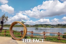 구름 위의 산책…낭만 가득한 시흥시 은계호수공원 [TF 사진관]
