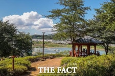 구름 위의 산책…낭만 가득한 시흥시 은계호수공원 [TF 사진관]