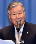 이중근 부영그룹 회장, 횡령 꼬리표 떼고 노인회장 중임 성공할까