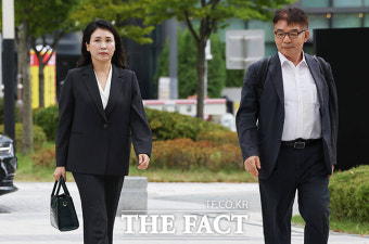 '경기도 법카 유용 의혹' 김혜경, 어두운 표정으로 검찰 출석 [TF사진관]